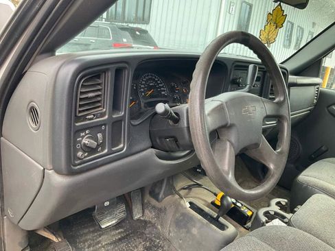 Used 2004 Chevrolet Silverado 3500 4x4 Regular Cab w/ Snow Plow Prep Package image 9
