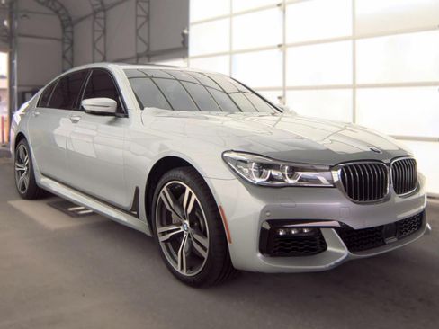 Used 2019 BMW 750i RWD image 2