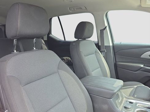 Used 2020 Chevrolet Traverse LT FWD image 18