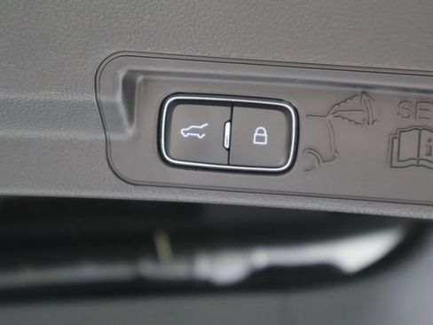 Used 2022 Ford Explorer XLT w/ Equipment Group 202A image 16