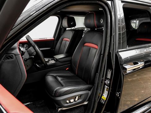 Used 2022 Rolls-Royce Cullinan Black Badge w/ Dark Exterior Package AWD/4WD image 26