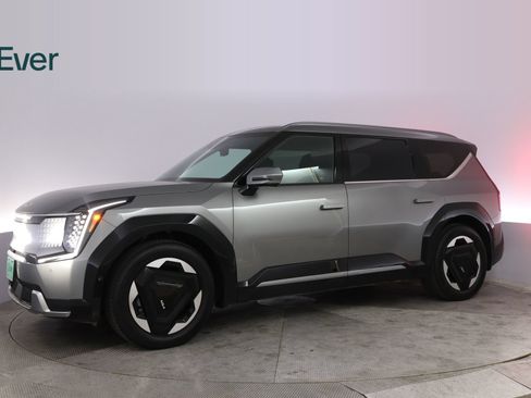 Used 2024 Kia EV9 Land AWD/4WD image 18