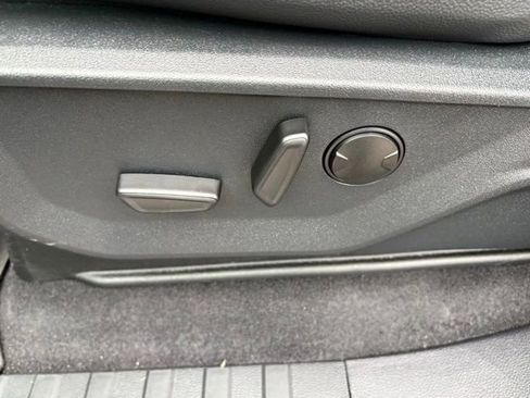 Used 2025 Ford F150 Lariat w/ Equipment Group 501A Mid image 21