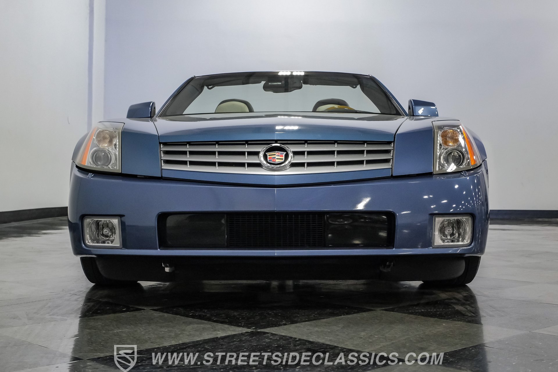 Used 2006 Cadillac XLR RWD image 31