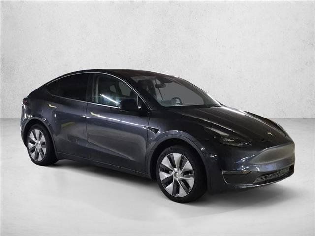Used 2024 Tesla Model Y Long Range RWD image 3