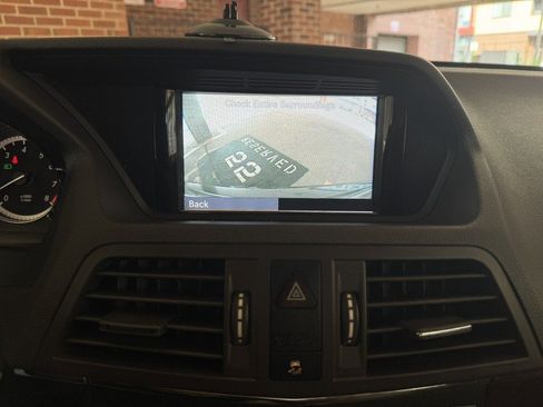 Used 2010 Mercedes-Benz E 550 Coupe image 21
