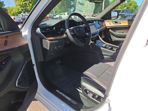New 2026 Jeep Grand Cherokee L Summit AWD/4WD image 10