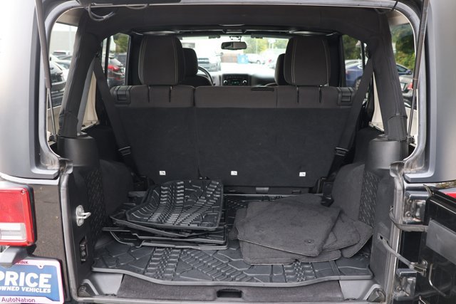 Used 2016 Jeep Wrangler Unlimited Sahara w/ Connectivity Group AWD/4WD image 24