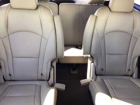 Used 2019 Buick Enclave Essence AWD/4WD image 15