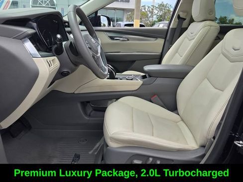Used 2022 Cadillac XT5 Premium Luxury FWD image 10