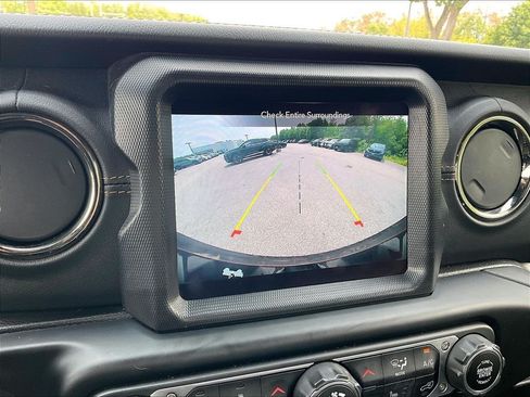 Used 2021 Jeep Wrangler Unlimited Sahara AWD/4WD image 18