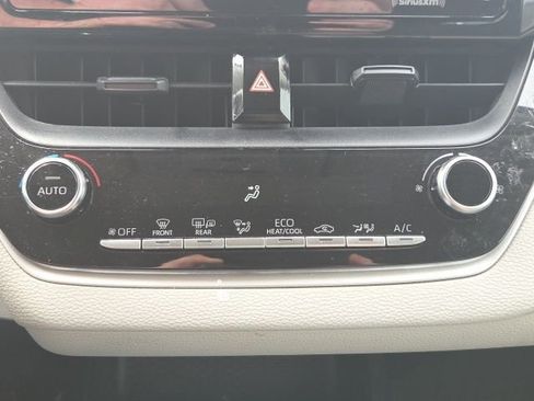 Used 2021 Toyota Corolla LE image 26