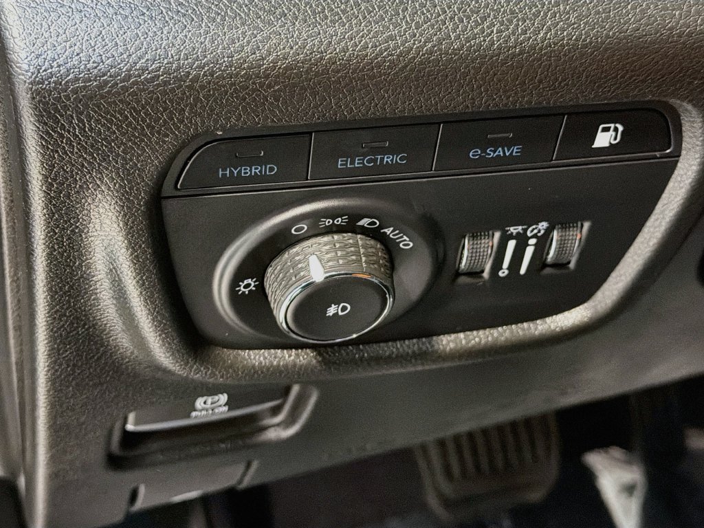 Used 2023 Jeep Grand Cherokee Overland AWD/4WD image 12