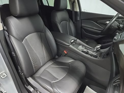 Used 2019 Buick Envision Essence AWD/4WD image 17