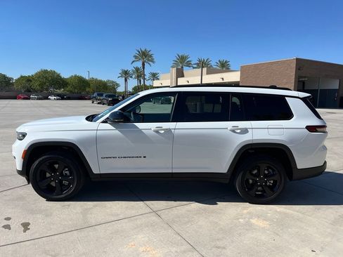 Used 2025 Jeep Grand Cherokee L Laredo RWD image 8