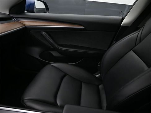 Used 2023 Tesla Model 3 Standard Range image 12
