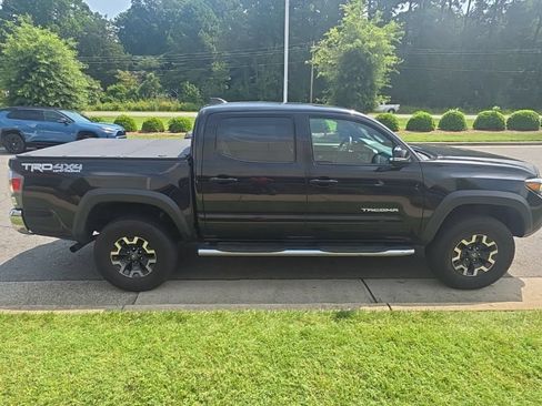 Used 2022 Toyota Tacoma TRD Off-Road AWD/4WD image 13