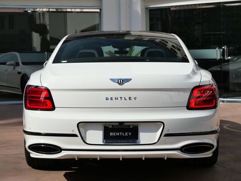 Used 2025 Bentley Flying Spur Plug-In Hybrid AWD/4WD image 7