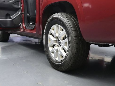 Used 2023 Nissan Frontier SV image 23