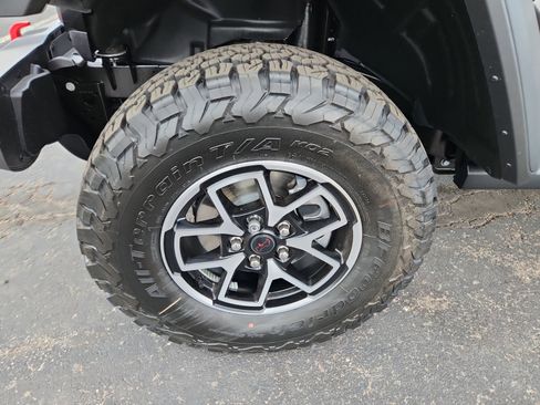 New 2026 Jeep Wrangler Unlimited Rubicon w/ Technology Group AWD/4WD image 27