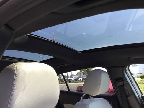 Used 2019 Mercedes-Benz GLA 250 4MATIC w/ Premium Package image 30