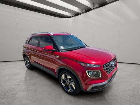 Used 2023 Hyundai Venue Limited FWD image 7