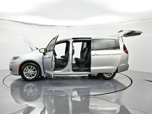 New 2026 Chrysler Pacifica Select image 47