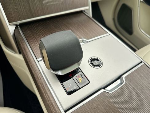 Certified 2025 Land Rover Range Rover Autobiography image 17