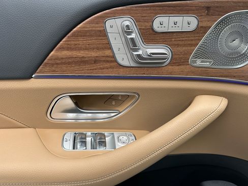 New 2026 Mercedes-Benz GLS 580 4MATIC image 10