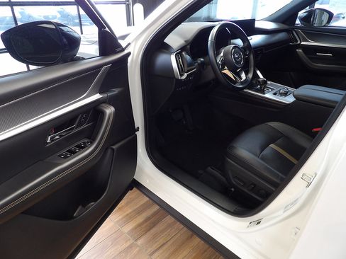 Certified 2025 MAZDA CX-70 Plug-In Hybrid w/ Premium Plus AWD/4WD image 17