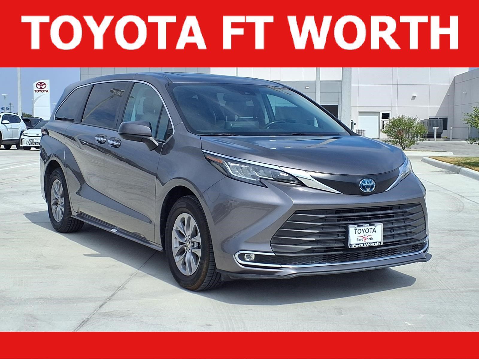 Used 2022 Toyota Sienna XLE FWD image 1