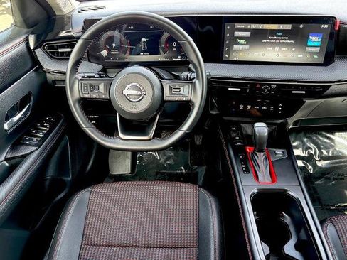 Certified 2025 Nissan Kicks SR FWD image 15