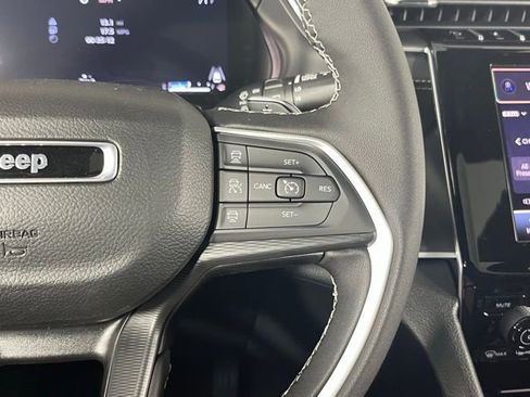 New 2025 Jeep Grand Cherokee Laredo image 16