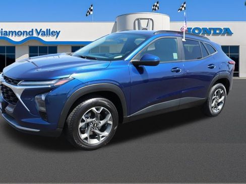 Used 2024 Chevrolet Trax LT FWD image 3