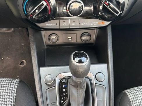 Used 2023 Hyundai Kona SE FWD image 18