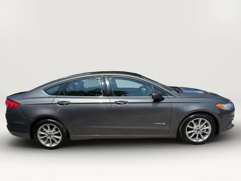 Used 2017 Ford Fusion S FWD image 2