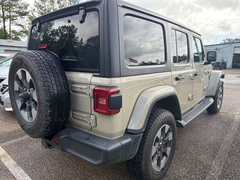 Used 2022 Jeep Wrangler Unlimited Sahara w/ LED Lighting Group AWD/4WD image 3