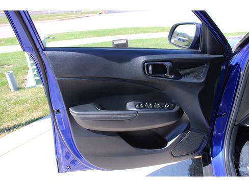 Used 2024 Hyundai Venue Limited image 15