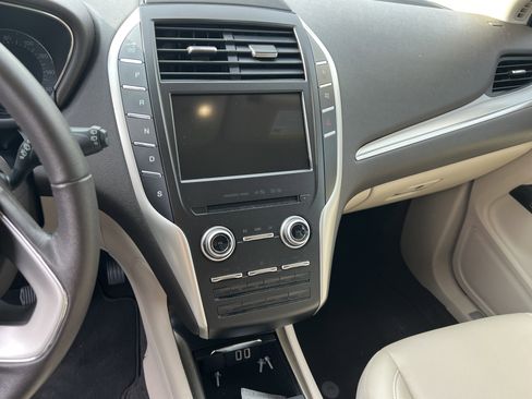 Used 2018 Lincoln MKC Premiere image 24