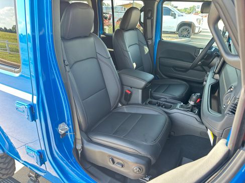 New 2026 Jeep Wrangler Unlimited Sahara w/ Whitecap Package AWD/4WD image 23
