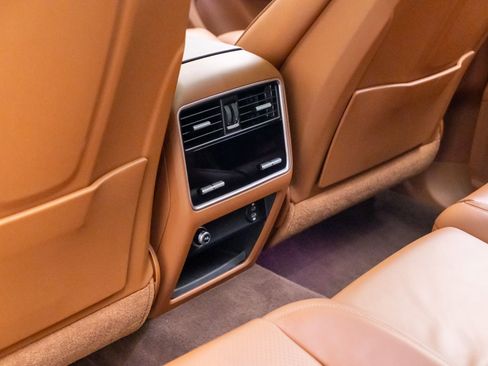 Certified 2023 Porsche Cayenne Turbo AWD/4WD image 19