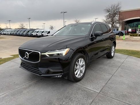 Used 2021 Volvo XC60 T5 Momentum w/ Climate Package image 3