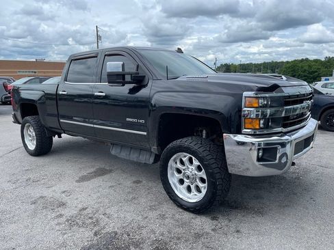 Used 2019 Chevrolet Silverado 2500 LTZ w/ Duramax Plus Package AWD/4WD image 2