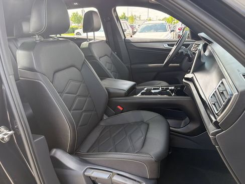 Certified 2025 Volkswagen Atlas Cross Sport SE w/ Panoramic Sunroof Package AWD/4WD image 26