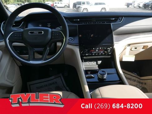 New 2025 Jeep Grand Cherokee Limited w/ Luxury Tech Group II AWD/4WD image 40
