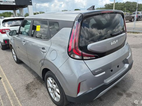 Used 2023 Kia Soul LX w/ Option Group 015 FWD image 3
