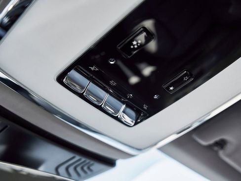 Used 2025 Rolls-Royce Phantom Sedan RWD image 94