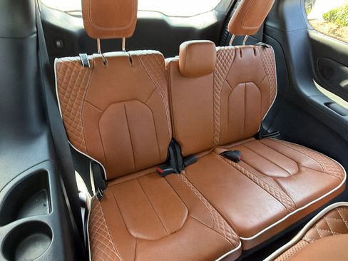 Used 2024 Chrysler Pacifica Pinnacle FWD image 20