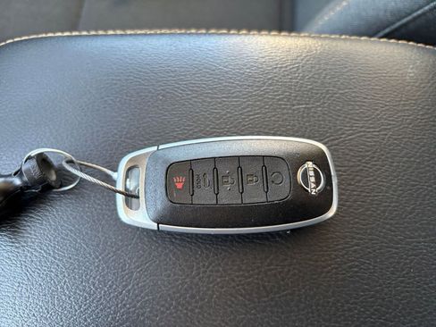 Used 2025 Nissan Pathfinder SV image 24