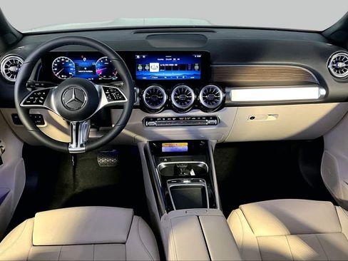 New 2026 Mercedes-Benz GLB 250 4MATIC image 7